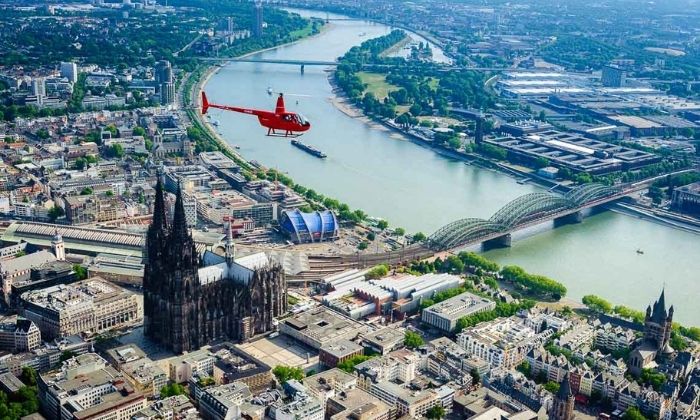Rundflug mit dem Hubschrauber über der Kölner City © hubschrauberflug.de
